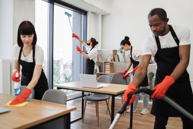 清潔な教室の朝